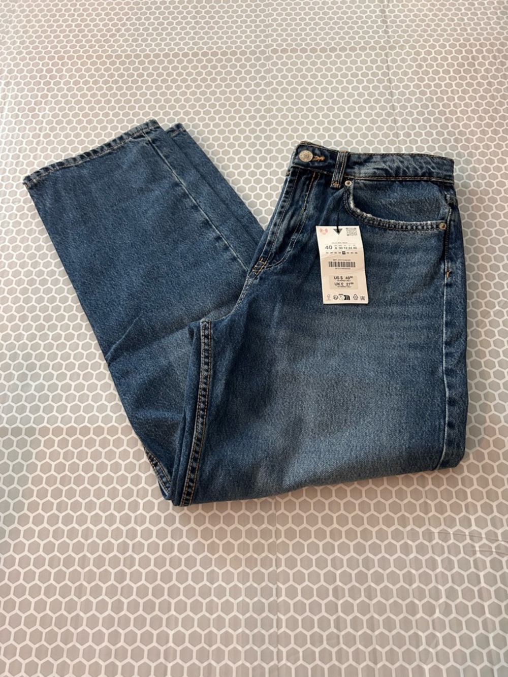 NWT Zara  Classic Straight Indigo Jeans. Size 8(European 40)